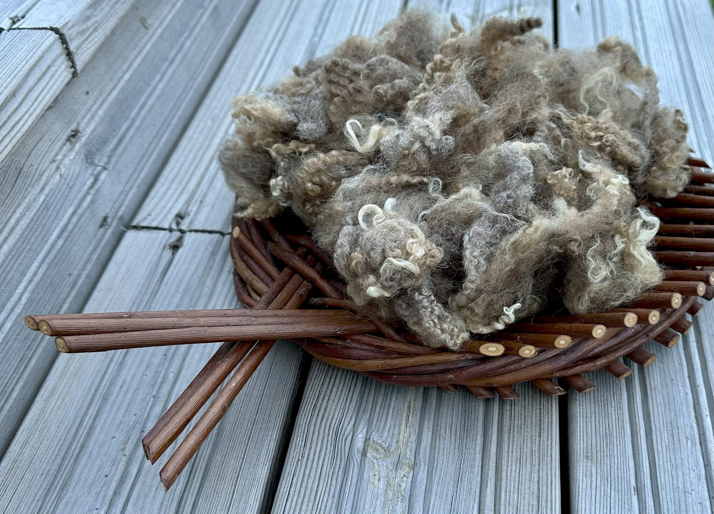 Suomenlampaan Kevyesti pesty raakavilla, 100g - vaalean ruskea