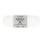 Lang Yarns Jawoll – Sukkalankojen klassikko ja kestävyyden salaisuus.
75 % puhdasta uutta villaa (Patagonian Corriedale), 25 % polyamidia
50 g = n. 210 m (Fingering-vahvuus)
Kerän sisällä on 5 gramman vahvikelankarulla samassa sävyssä.