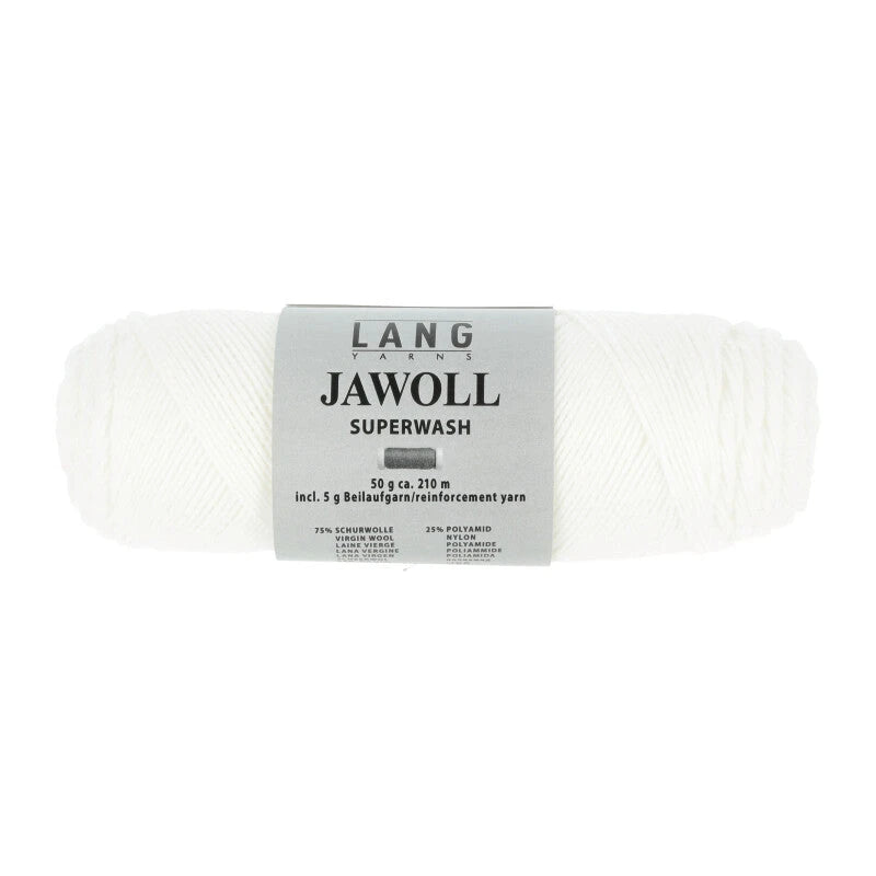 Lang Yarns Jawoll – Sukkalankojen klassikko ja kestävyyden salaisuus.
75 % puhdasta uutta villaa (Patagonian Corriedale), 25 % polyamidia
50 g = n. 210 m (Fingering-vahvuus)
Kerän sisällä on 5 gramman vahvikelankarulla samassa sävyssä.