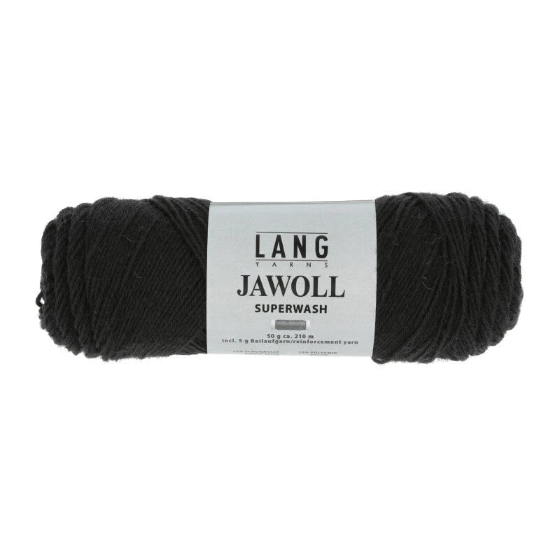 Lang Yarns Jawoll – Sukkalankojen klassikko ja kestävyyden salaisuus.
75 % puhdasta uutta villaa (Patagonian Corriedale), 25 % polyamidia
50 g = n. 210 m (Fingering-vahvuus)
Kerän sisällä on 5 gramman vahvikelankarulla samassa sävyssä.