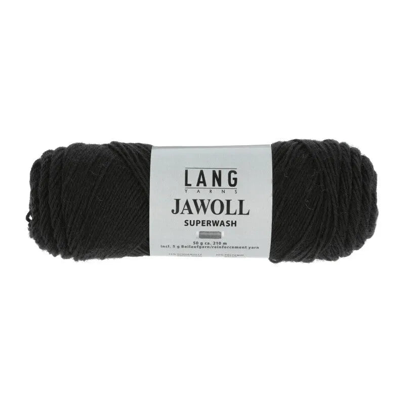 Lang Yarns Jawoll – Sukkalankojen klassikko ja kestävyyden salaisuus.
75 % puhdasta uutta villaa (Patagonian Corriedale), 25 % polyamidia
50 g = n. 210 m (Fingering-vahvuus)
Kerän sisällä on 5 gramman vahvikelankarulla samassa sävyssä.