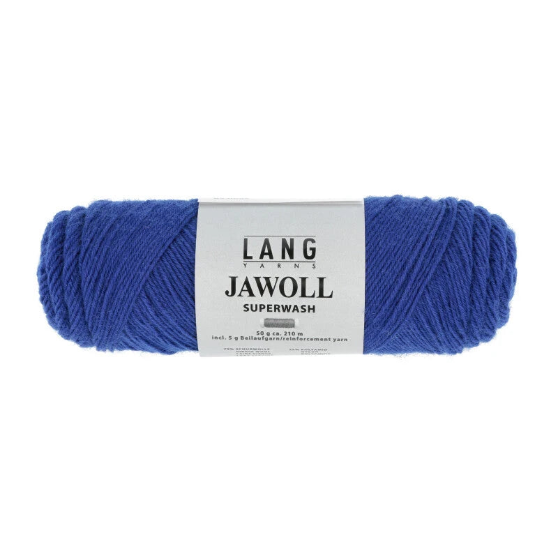 Lang Yarns Jawoll – Sukkalankojen klassikko ja kestävyyden salaisuus.
75 % puhdasta uutta villaa (Patagonian Corriedale), 25 % polyamidia
50 g = n. 210 m (Fingering-vahvuus)
Kerän sisällä on 5 gramman vahvikelankarulla samassa sävyssä.