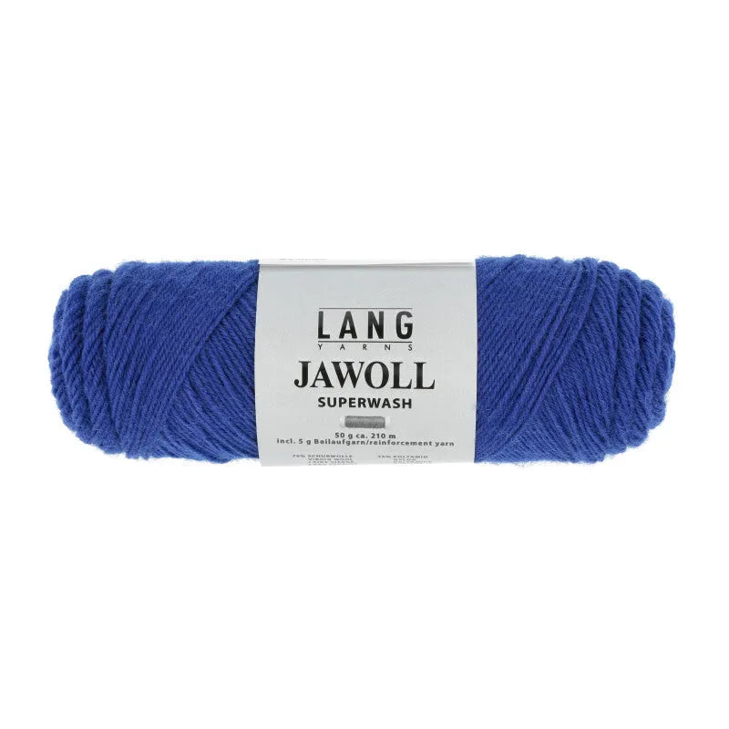 Lang Yarns Jawoll – Sukkalankojen klassikko ja kestävyyden salaisuus.
75 % puhdasta uutta villaa (Patagonian Corriedale), 25 % polyamidia
50 g = n. 210 m (Fingering-vahvuus)
Kerän sisällä on 5 gramman vahvikelankarulla samassa sävyssä.