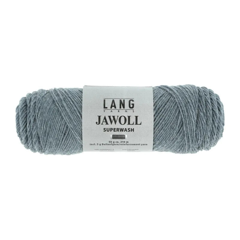 Lang Yarns Jawoll – Sukkalankojen klassikko ja kestävyyden salaisuus.
75 % puhdasta uutta villaa (Patagonian Corriedale), 25 % polyamidia
50 g = n. 210 m (Fingering-vahvuus)
Kerän sisällä on 5 gramman vahvikelankarulla samassa sävyssä.