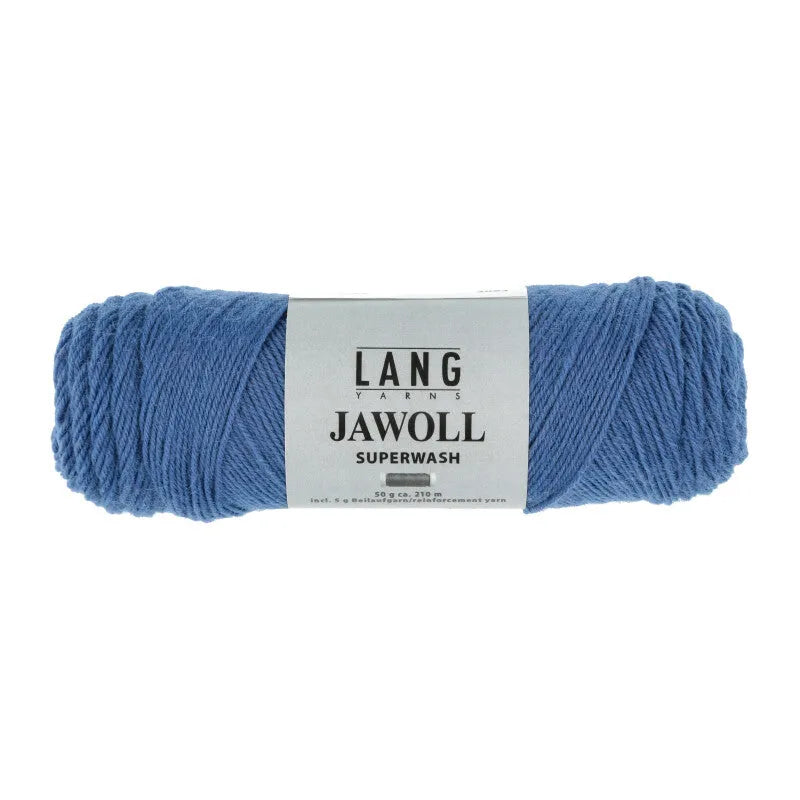 Lang Yarns Jawoll – Sukkalankojen klassikko ja kestävyyden salaisuus.
75 % puhdasta uutta villaa (Patagonian Corriedale), 25 % polyamidia
50 g = n. 210 m (Fingering-vahvuus)
Kerän sisällä on 5 gramman vahvikelankarulla samassa sävyssä.