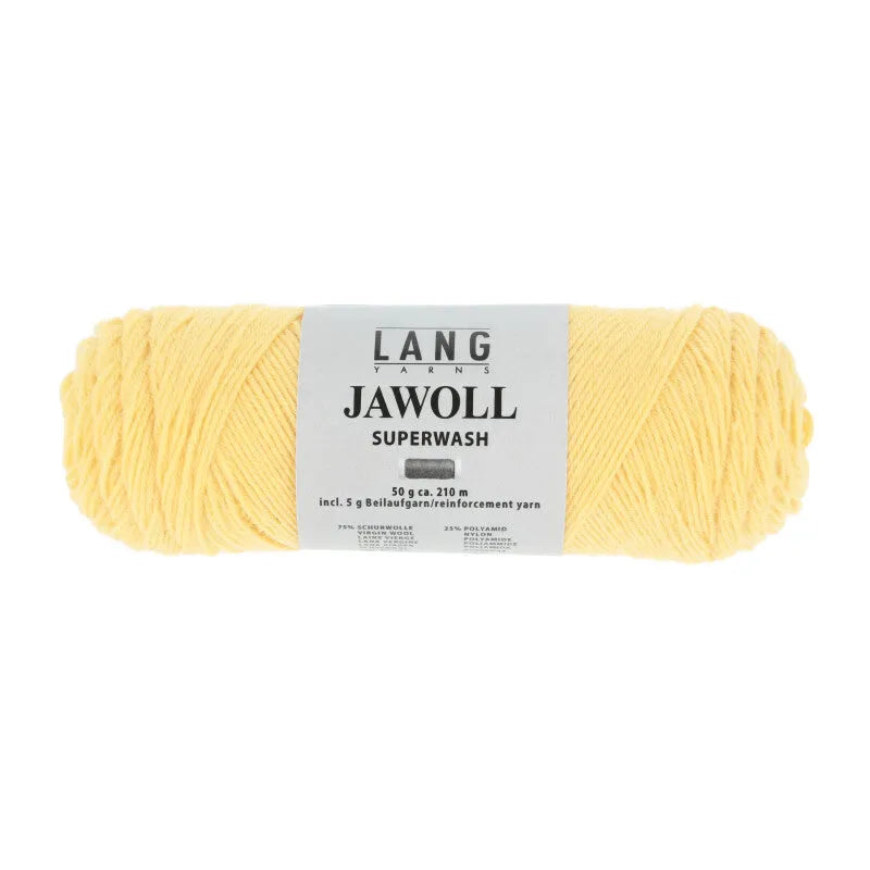 Lang Yarns Jawoll – Sukkalankojen klassikko ja kestävyyden salaisuus.
75 % puhdasta uutta villaa (Patagonian Corriedale), 25 % polyamidia
50 g = n. 210 m (Fingering-vahvuus)
Kerän sisällä on 5 gramman vahvikelankarulla samassa sävyssä.