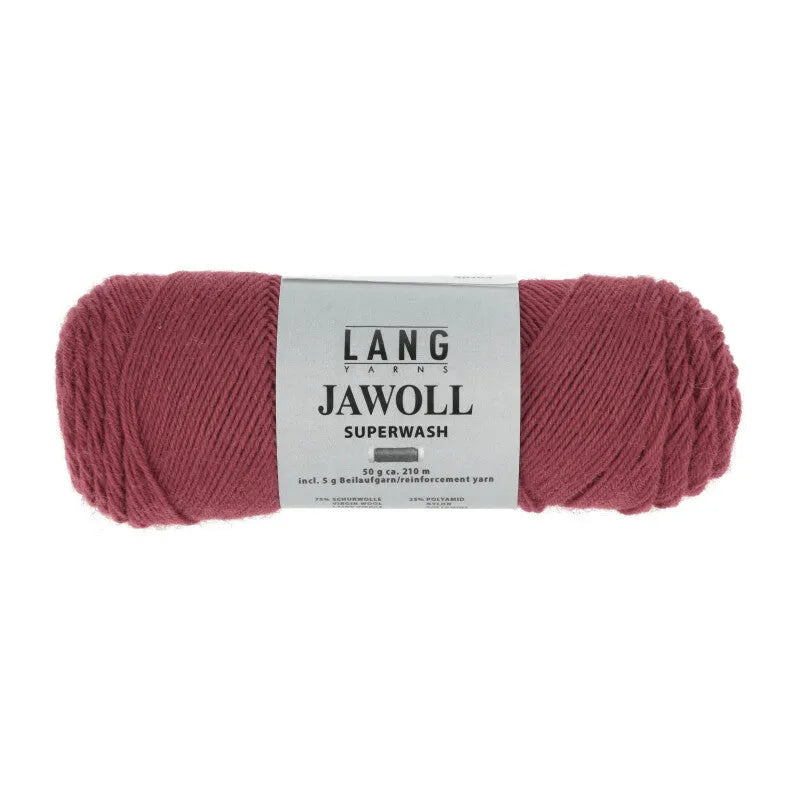 Lang Yarns Jawoll – Sukkalankojen klassikko ja kestävyyden salaisuus.
75 % puhdasta uutta villaa (Patagonian Corriedale), 25 % polyamidia
50 g = n. 210 m (Fingering-vahvuus)
Kerän sisällä on 5 gramman vahvikelankarulla samassa sävyssä.
