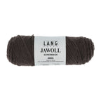 Lang Yarns Jawoll – Sukkalankojen klassikko ja kestävyyden salaisuus.
75 % puhdasta uutta villaa (Patagonian Corriedale), 25 % polyamidia
50 g = n. 210 m (Fingering-vahvuus)
Kerän sisällä on 5 gramman vahvikelankarulla samassa sävyssä.