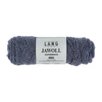 Lang Yarns Jawoll – Sukkalankojen klassikko ja kestävyyden salaisuus.
75 % puhdasta uutta villaa (Patagonian Corriedale), 25 % polyamidia
50 g = n. 210 m (Fingering-vahvuus)
Kerän sisällä on 5 gramman vahvikelankarulla samassa sävyssä.