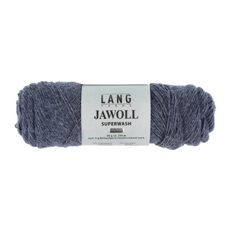 Lang Yarns Jawoll – Sukkalankojen klassikko ja kestävyyden salaisuus.
75 % puhdasta uutta villaa (Patagonian Corriedale), 25 % polyamidia
50 g = n. 210 m (Fingering-vahvuus)
Kerän sisällä on 5 gramman vahvikelankarulla samassa sävyssä.
