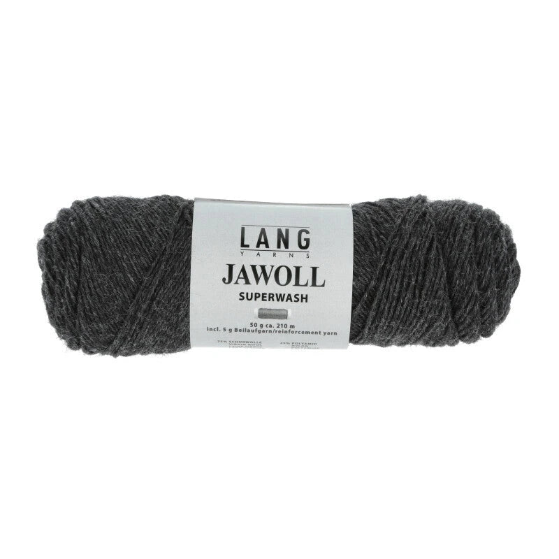 Lang Yarns Jawoll – Sukkalankojen klassikko ja kestävyyden salaisuus.
75 % puhdasta uutta villaa (Patagonian Corriedale), 25 % polyamidia
50 g = n. 210 m (Fingering-vahvuus)
Kerän sisällä on 5 gramman vahvikelankarulla samassa sävyssä.