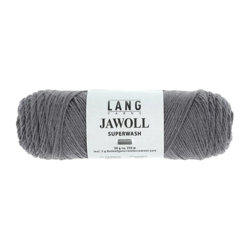 Lang Yarns Jawoll – Sukkalankojen klassikko ja kestävyyden salaisuus.
75 % puhdasta uutta villaa (Patagonian Corriedale), 25 % polyamidia
50 g = n. 210 m (Fingering-vahvuus)
Kerän sisällä on 5 gramman vahvikelankarulla samassa sävyssä.