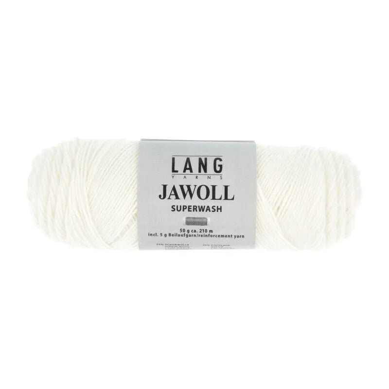 Lang Yarns Jawoll – Sukkalankojen klassikko ja kestävyyden salaisuus.
75 % puhdasta uutta villaa (Patagonian Corriedale), 25 % polyamidia
50 g = n. 210 m (Fingering-vahvuus)
Kerän sisällä on 5 gramman vahvikelankarulla samassa sävyssä.