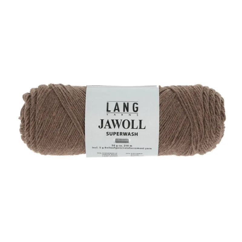 Lang Yarns Jawoll – Sukkalankojen klassikko ja kestävyyden salaisuus.
75 % puhdasta uutta villaa (Patagonian Corriedale), 25 % polyamidia
50 g = n. 210 m (Fingering-vahvuus)
Kerän sisällä on 5 gramman vahvikelankarulla samassa sävyssä.