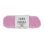 Lang Yarns Jawoll – Sukkalankojen klassikko ja kestävyyden salaisuus.
75 % puhdasta uutta villaa (Patagonian Corriedale), 25 % polyamidia
50 g = n. 210 m (Fingering-vahvuus)
Kerän sisällä on 5 gramman vahvikelankarulla samassa sävyssä.