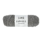 Lang Yarns Jawoll – Sukkalankojen klassikko ja kestävyyden salaisuus.
75 % puhdasta uutta villaa (Patagonian Corriedale), 25 % polyamidia
50 g = n. 210 m (Fingering-vahvuus)
Kerän sisällä on 5 gramman vahvikelankarulla samassa sävyssä.
