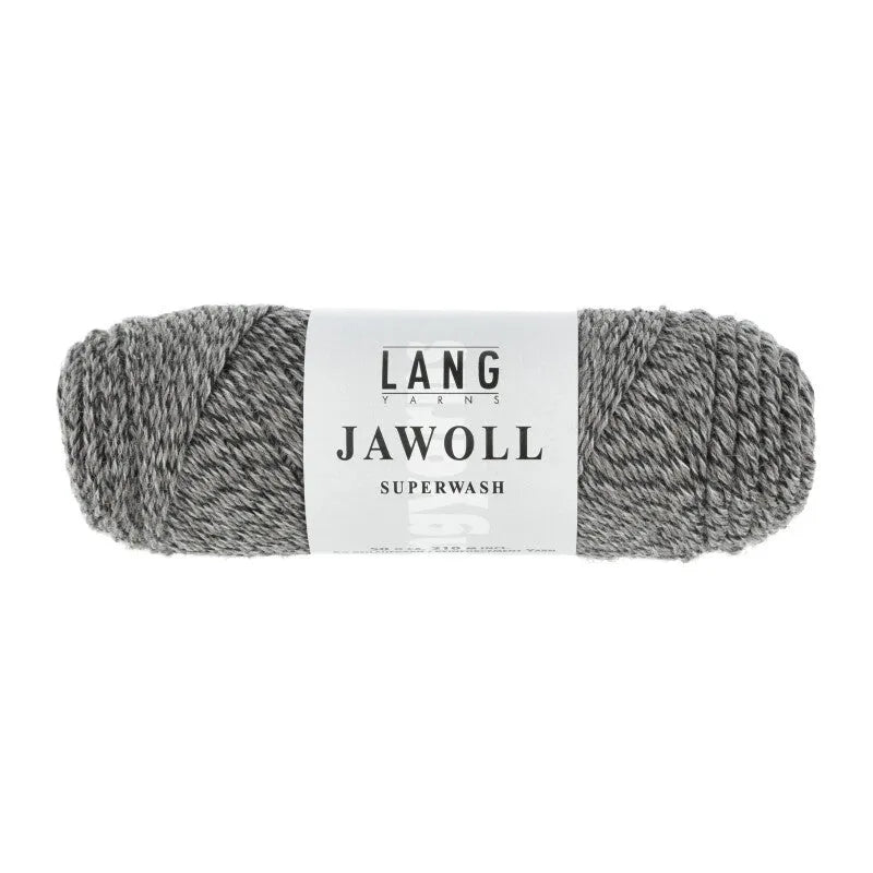 Lang Yarns Jawoll – Sukkalankojen klassikko ja kestävyyden salaisuus.
75 % puhdasta uutta villaa (Patagonian Corriedale), 25 % polyamidia
50 g = n. 210 m (Fingering-vahvuus)
Kerän sisällä on 5 gramman vahvikelankarulla samassa sävyssä.