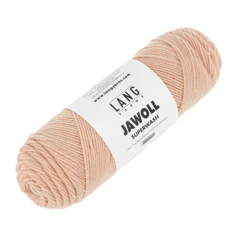 Lang Yarns Jawoll – Sukkalankojen klassikko ja kestävyyden salaisuus.
75 % puhdasta uutta villaa (Patagonian Corriedale), 25 % polyamidia
50 g = n. 210 m (Fingering-vahvuus)
Kerän sisällä on 5 gramman vahvikelankarulla samassa sävyssä.