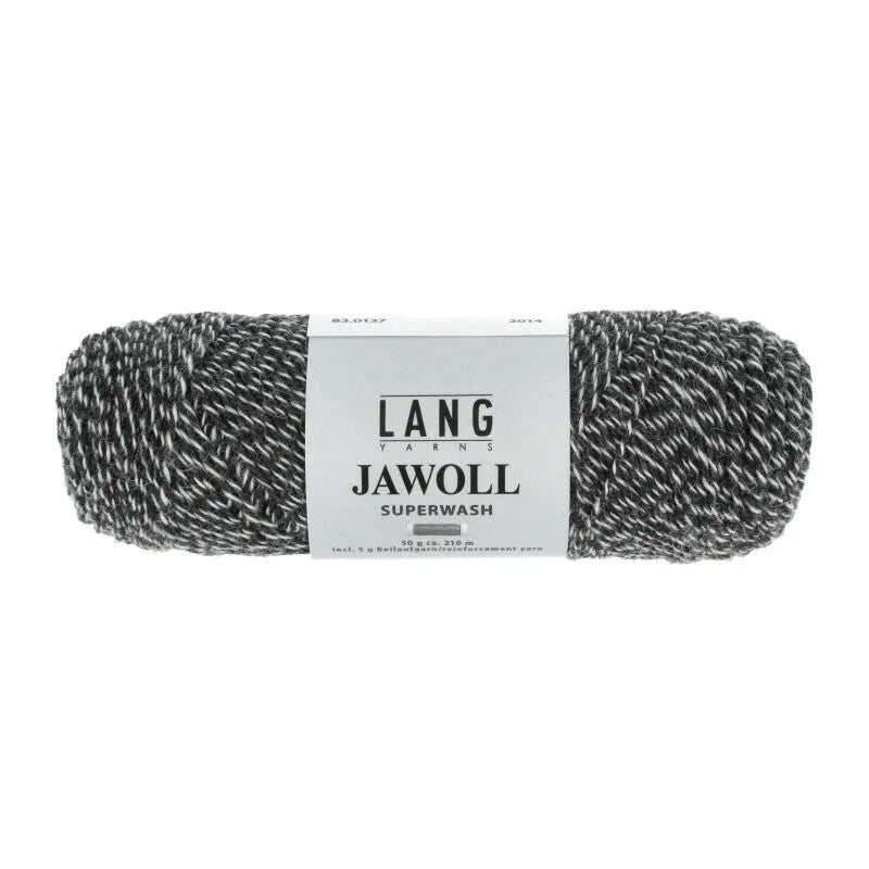 Lang Yarns Jawoll – Sukkalankojen klassikko ja kestävyyden salaisuus.
75 % puhdasta uutta villaa (Patagonian Corriedale), 25 % polyamidia
50 g = n. 210 m (Fingering-vahvuus)
Kerän sisällä on 5 gramman vahvikelankarulla samassa sävyssä.