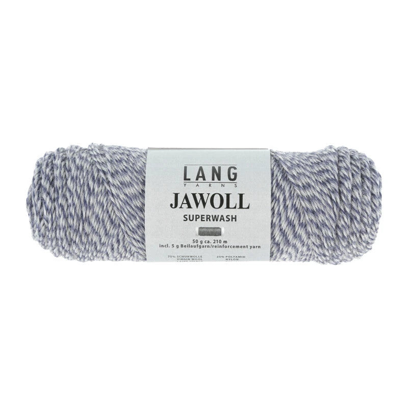 Lang Yarns Jawoll – Sukkalankojen klassikko ja kestävyyden salaisuus.
75 % puhdasta uutta villaa (Patagonian Corriedale), 25 % polyamidia
50 g = n. 210 m (Fingering-vahvuus)
Kerän sisällä on 5 gramman vahvikelankarulla samassa sävyssä.