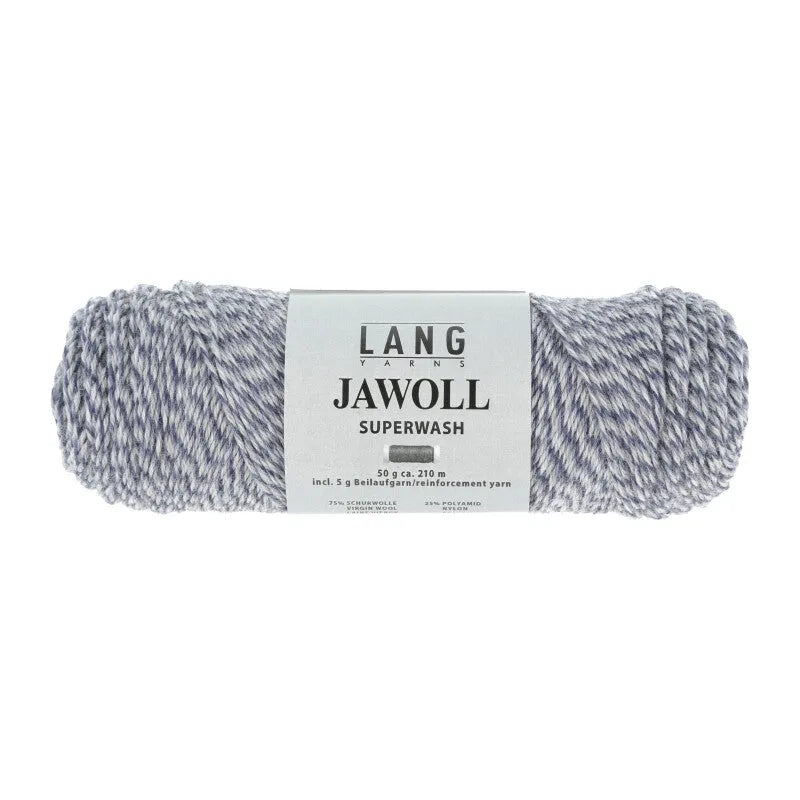 Lang Yarns Jawoll – Sukkalankojen klassikko ja kestävyyden salaisuus.
75 % puhdasta uutta villaa (Patagonian Corriedale), 25 % polyamidia
50 g = n. 210 m (Fingering-vahvuus)
Kerän sisällä on 5 gramman vahvikelankarulla samassa sävyssä.