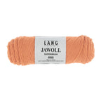 Lang Yarns Jawoll – Sukkalankojen klassikko ja kestävyyden salaisuus.
75 % puhdasta uutta villaa (Patagonian Corriedale), 25 % polyamidia
50 g = n. 210 m (Fingering-vahvuus)
Kerän sisällä on 5 gramman vahvikelankarulla samassa sävyssä.