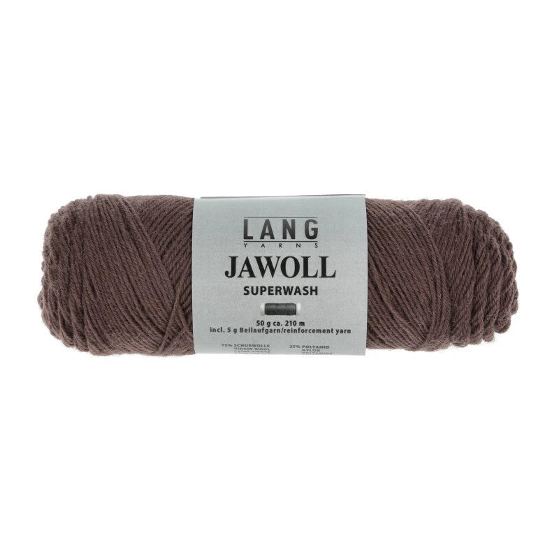 Lang Yarns Jawoll – Sukkalankojen klassikko ja kestävyyden salaisuus.
75 % puhdasta uutta villaa (Patagonian Corriedale), 25 % polyamidia
50 g = n. 210 m (Fingering-vahvuus)
Kerän sisällä on 5 gramman vahvikelankarulla samassa sävyssä.