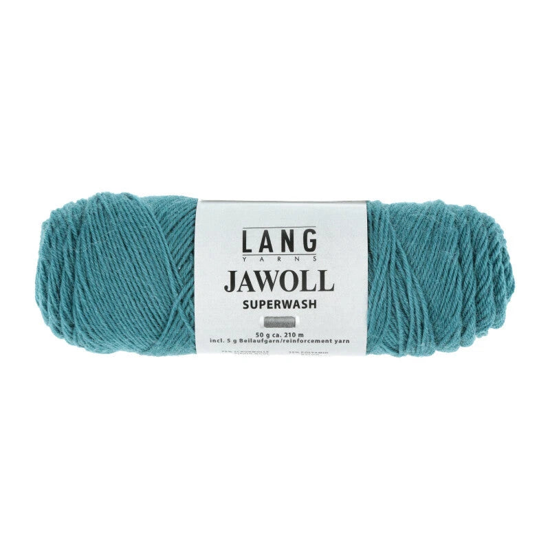 Lang Yarns Jawoll – Sukkalankojen klassikko ja kestävyyden salaisuus.
75 % puhdasta uutta villaa (Patagonian Corriedale), 25 % polyamidia
50 g = n. 210 m (Fingering-vahvuus)
Kerän sisällä on 5 gramman vahvikelankarulla samassa sävyssä.