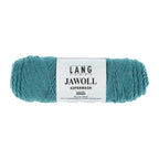 Lang Yarns Jawoll – Sukkalankojen klassikko ja kestävyyden salaisuus.
75 % puhdasta uutta villaa (Patagonian Corriedale), 25 % polyamidia
50 g = n. 210 m (Fingering-vahvuus)
Kerän sisällä on 5 gramman vahvikelankarulla samassa sävyssä.
