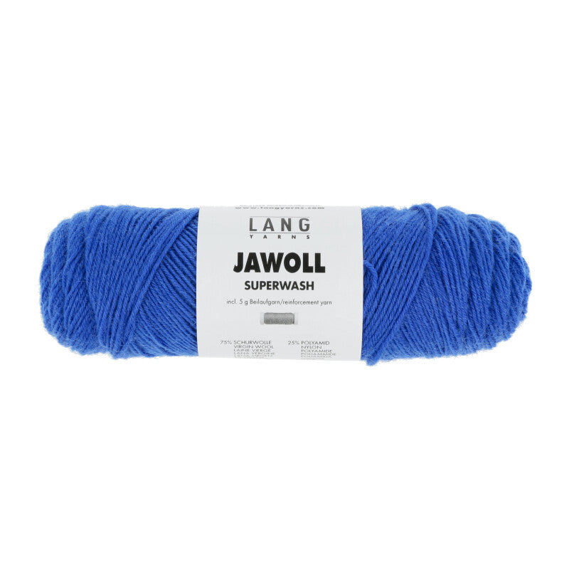 Lang Yarns Jawoll – Sukkalankojen klassikko ja kestävyyden salaisuus.
75 % puhdasta uutta villaa (Patagonian Corriedale), 25 % polyamidia
50 g = n. 210 m (Fingering-vahvuus)
Kerän sisällä on 5 gramman vahvikelankarulla samassa sävyssä.