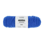 Lang Yarns Jawoll – Sukkalankojen klassikko ja kestävyyden salaisuus.
75 % puhdasta uutta villaa (Patagonian Corriedale), 25 % polyamidia
50 g = n. 210 m (Fingering-vahvuus)
Kerän sisällä on 5 gramman vahvikelankarulla samassa sävyssä.