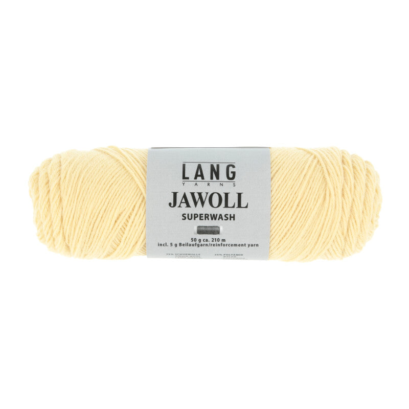 Lang Yarns Jawoll – Sukkalankojen klassikko ja kestävyyden salaisuus.
75 % puhdasta uutta villaa (Patagonian Corriedale), 25 % polyamidia
50 g = n. 210 m (Fingering-vahvuus)
Kerän sisällä on 5 gramman vahvikelankarulla samassa sävyssä.