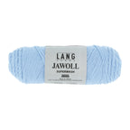 Lang Yarns Jawoll – Sukkalankojen klassikko ja kestävyyden salaisuus.
75 % puhdasta uutta villaa (Patagonian Corriedale), 25 % polyamidia
50 g = n. 210 m (Fingering-vahvuus)
Kerän sisällä on 5 gramman vahvikelankarulla samassa sävyssä.