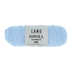Lang Yarns Jawoll – Sukkalankojen klassikko ja kestävyyden salaisuus.
75 % puhdasta uutta villaa (Patagonian Corriedale), 25 % polyamidia
50 g = n. 210 m (Fingering-vahvuus)
Kerän sisällä on 5 gramman vahvikelankarulla samassa sävyssä.