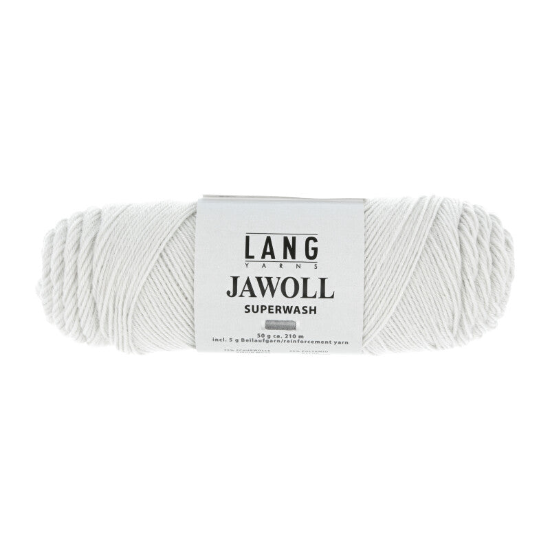 Lang Yarns Jawoll – Sukkalankojen klassikko ja kestävyyden salaisuus.
75 % puhdasta uutta villaa (Patagonian Corriedale), 25 % polyamidia
50 g = n. 210 m (Fingering-vahvuus)
Kerän sisällä on 5 gramman vahvikelankarulla samassa sävyssä.