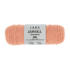 Lang Yarns Jawoll – Sukkalankojen klassikko ja kestävyyden salaisuus.
75 % puhdasta uutta villaa (Patagonian Corriedale), 25 % polyamidia
50 g = n. 210 m (Fingering-vahvuus)
Kerän sisällä on 5 gramman vahvikelankarulla samassa sävyssä.