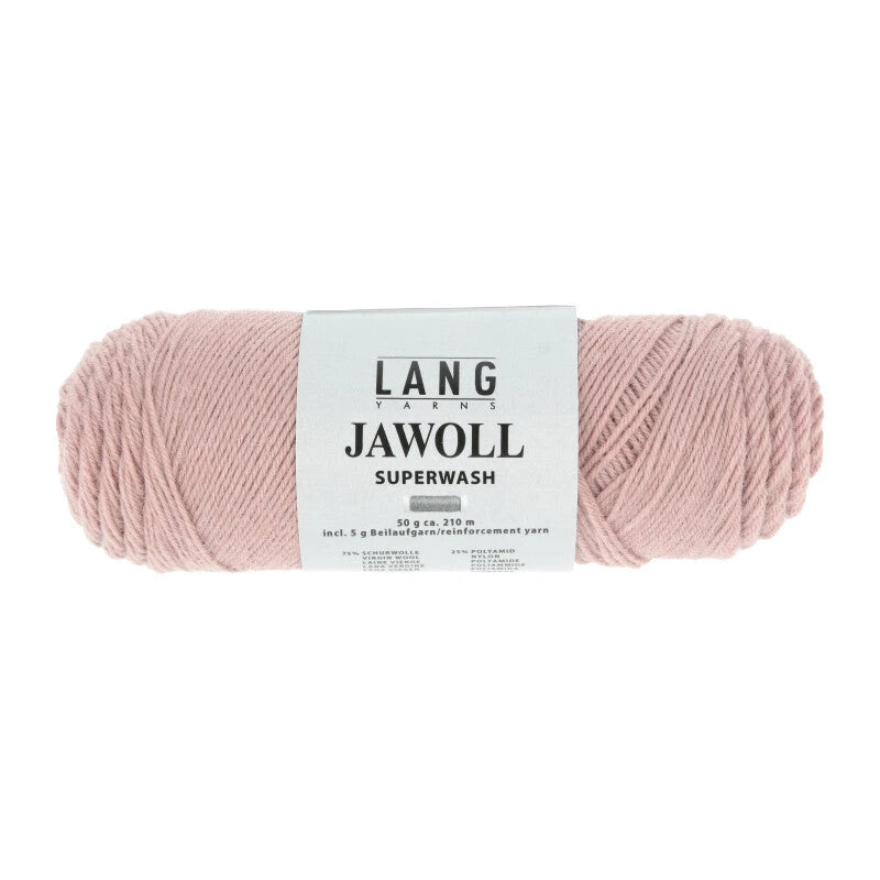 Lang Yarns Jawoll – Sukkalankojen klassikko ja kestävyyden salaisuus.
75 % puhdasta uutta villaa (Patagonian Corriedale), 25 % polyamidia
50 g = n. 210 m (Fingering-vahvuus)
Kerän sisällä on 5 gramman vahvikelankarulla samassa sävyssä.