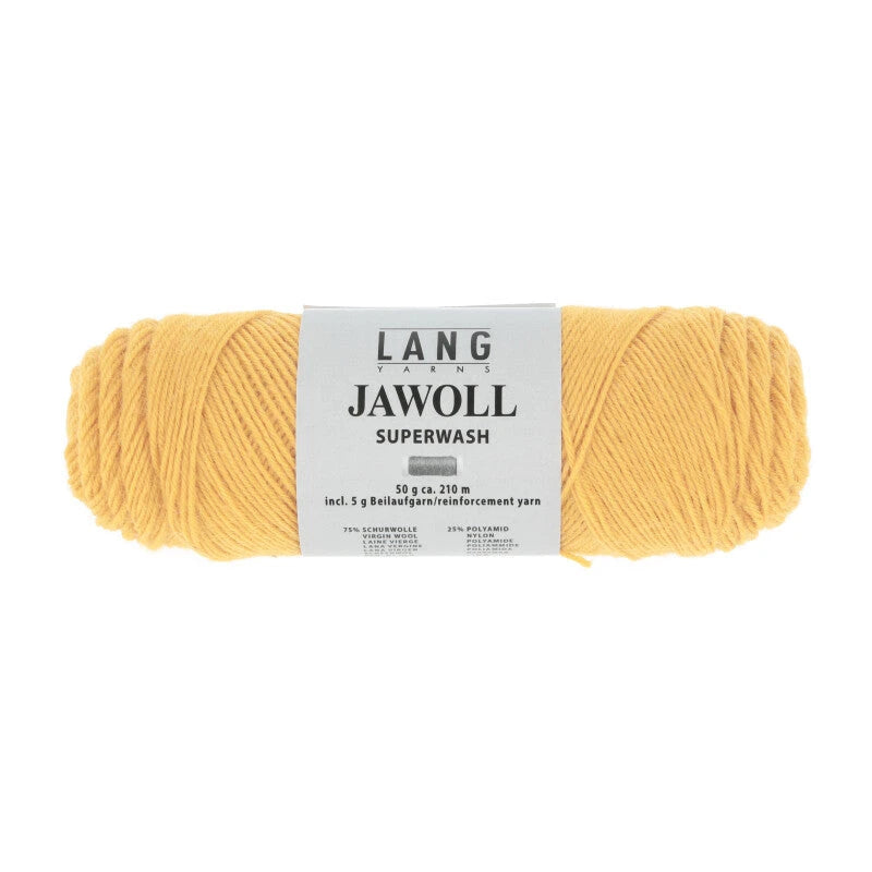 Lang Yarns Jawoll – Sukkalankojen klassikko ja kestävyyden salaisuus.
75 % puhdasta uutta villaa (Patagonian Corriedale), 25 % polyamidia
50 g = n. 210 m (Fingering-vahvuus)
Kerän sisällä on 5 gramman vahvikelankarulla samassa sävyssä.