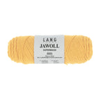 Lang Yarns Jawoll – Sukkalankojen klassikko ja kestävyyden salaisuus.
75 % puhdasta uutta villaa (Patagonian Corriedale), 25 % polyamidia
50 g = n. 210 m (Fingering-vahvuus)
Kerän sisällä on 5 gramman vahvikelankarulla samassa sävyssä.