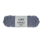 Lang Yarns Jawoll – Sukkalankojen klassikko ja kestävyyden salaisuus.
75 % puhdasta uutta villaa (Patagonian Corriedale), 25 % polyamidia
50 g = n. 210 m (Fingering-vahvuus)
Kerän sisällä on 5 gramman vahvikelankarulla samassa sävyssä.