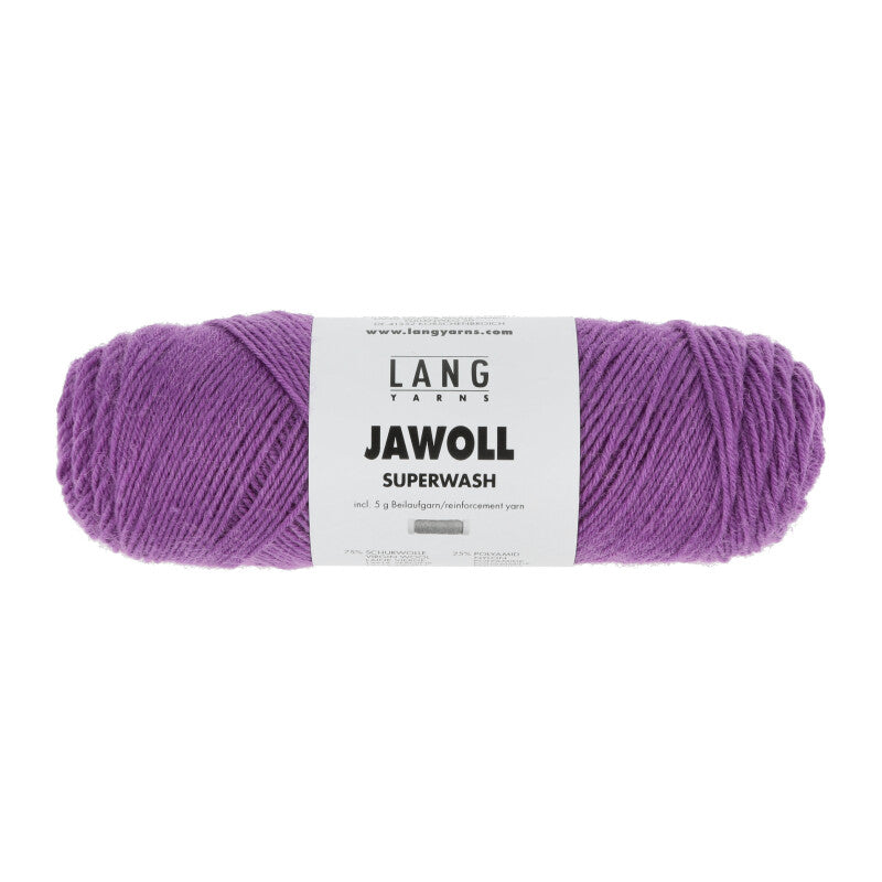 Lang Yarns Jawoll – Sukkalankojen klassikko ja kestävyyden salaisuus.
75 % puhdasta uutta villaa (Patagonian Corriedale), 25 % polyamidia
50 g = n. 210 m (Fingering-vahvuus)
Kerän sisällä on 5 gramman vahvikelankarulla samassa sävyssä.