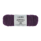 Lang Yarns Jawoll – Sukkalankojen klassikko ja kestävyyden salaisuus.
75 % puhdasta uutta villaa (Patagonian Corriedale), 25 % polyamidia
50 g = n. 210 m (Fingering-vahvuus)
Kerän sisällä on 5 gramman vahvikelankarulla samassa sävyssä.