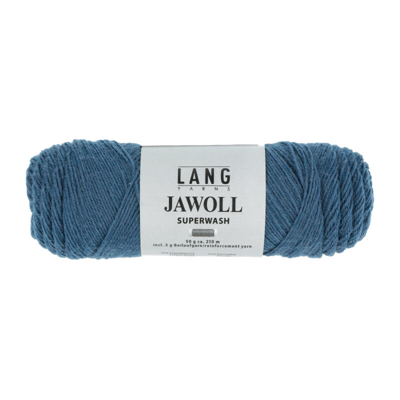 Lang Yarns Jawoll – Sukkalankojen klassikko ja kestävyyden salaisuus.
75 % puhdasta uutta villaa (Patagonian Corriedale), 25 % polyamidia
50 g = n. 210 m (Fingering-vahvuus)
Kerän sisällä on 5 gramman vahvikelankarulla samassa sävyssä.