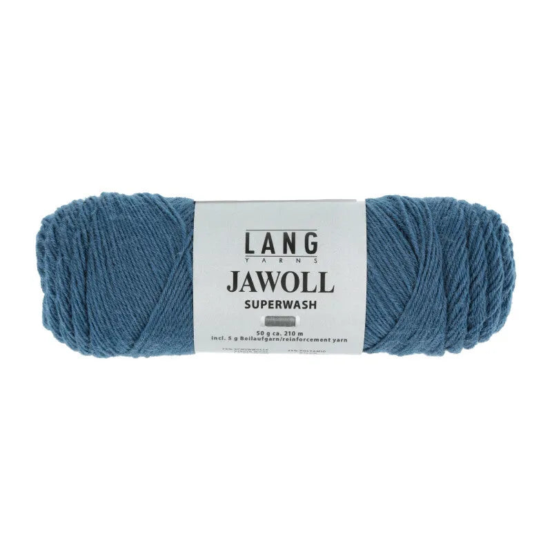 Lang Yarns Jawoll – Sukkalankojen klassikko ja kestävyyden salaisuus.
75 % puhdasta uutta villaa (Patagonian Corriedale), 25 % polyamidia
50 g = n. 210 m (Fingering-vahvuus)
Kerän sisällä on 5 gramman vahvikelankarulla samassa sävyssä.