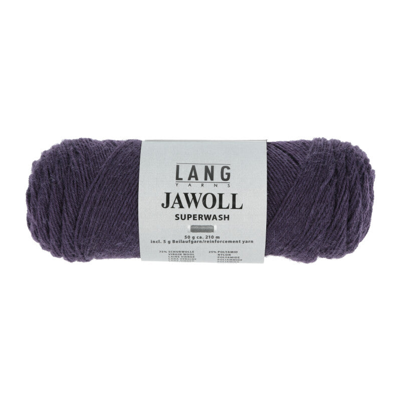 Lang Yarns Jawoll – Sukkalankojen klassikko ja kestävyyden salaisuus.
75 % puhdasta uutta villaa (Patagonian Corriedale), 25 % polyamidia
50 g = n. 210 m (Fingering-vahvuus)
Kerän sisällä on 5 gramman vahvikelankarulla samassa sävyssä.
