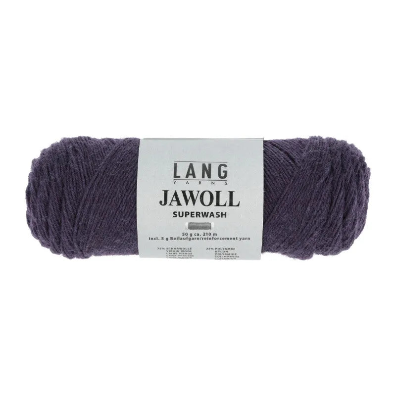 Lang Yarns Jawoll – Sukkalankojen klassikko ja kestävyyden salaisuus.
75 % puhdasta uutta villaa (Patagonian Corriedale), 25 % polyamidia
50 g = n. 210 m (Fingering-vahvuus)
Kerän sisällä on 5 gramman vahvikelankarulla samassa sävyssä.