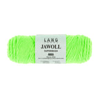 Lang Yarns Jawoll – Sukkalankojen klassikko ja kestävyyden salaisuus.
75 % puhdasta uutta villaa (Patagonian Corriedale), 25 % polyamidia
50 g = n. 210 m (Fingering-vahvuus)
Kerän sisällä on 5 gramman vahvikelankarulla samassa sävyssä.
