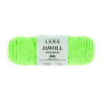 Lang Yarns Jawoll – Sukkalankojen klassikko ja kestävyyden salaisuus.
75 % puhdasta uutta villaa (Patagonian Corriedale), 25 % polyamidia
50 g = n. 210 m (Fingering-vahvuus)
Kerän sisällä on 5 gramman vahvikelankarulla samassa sävyssä.