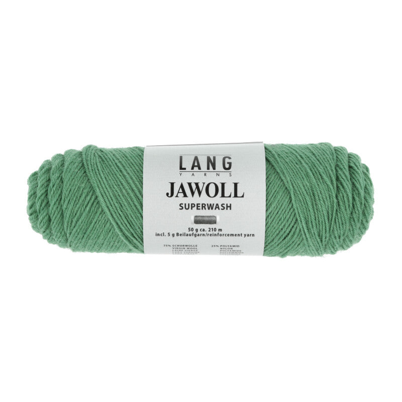 Lang Yarns Jawoll – Sukkalankojen klassikko ja kestävyyden salaisuus.
75 % puhdasta uutta villaa (Patagonian Corriedale), 25 % polyamidia
50 g = n. 210 m (Fingering-vahvuus)
Kerän sisällä on 5 gramman vahvikelankarulla samassa sävyssä.