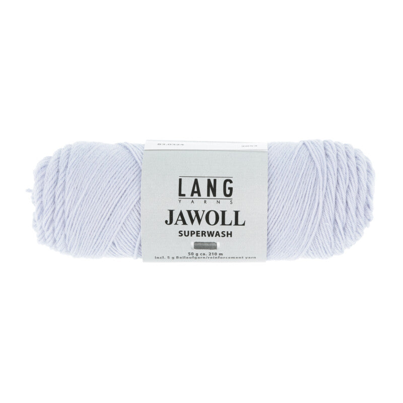 Lang Yarns Jawoll – Sukkalankojen klassikko ja kestävyyden salaisuus.
75 % puhdasta uutta villaa (Patagonian Corriedale), 25 % polyamidia
50 g = n. 210 m (Fingering-vahvuus)
Kerän sisällä on 5 gramman vahvikelankarulla samassa sävyssä.